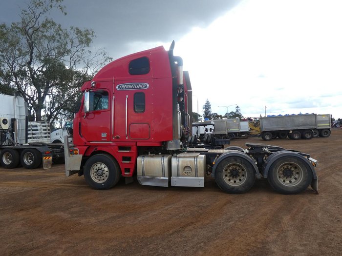 2013 FREIGHTLINER Argosy RED