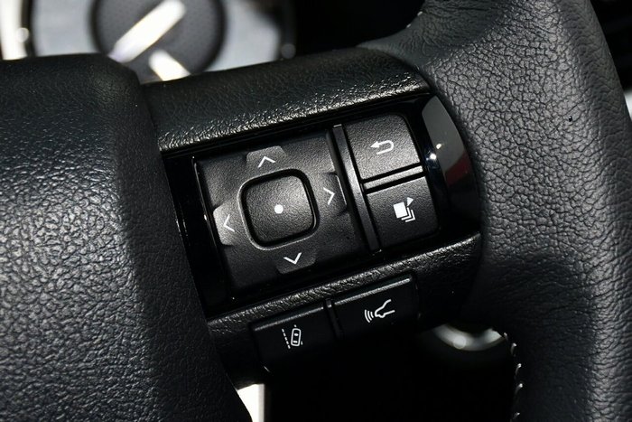 2025 Toyota Hilux SR5 48V
