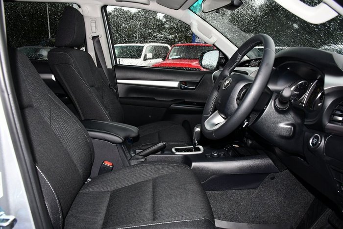 2025 Toyota Hilux SR5 48V