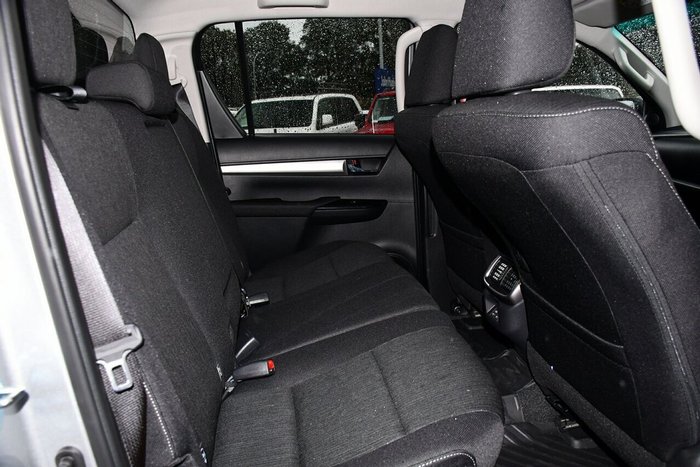 2025 Toyota Hilux SR5 48V