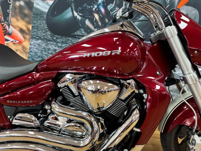 2018 Suzuki VZR 1800 BOULEVARD (M109R) MAROON