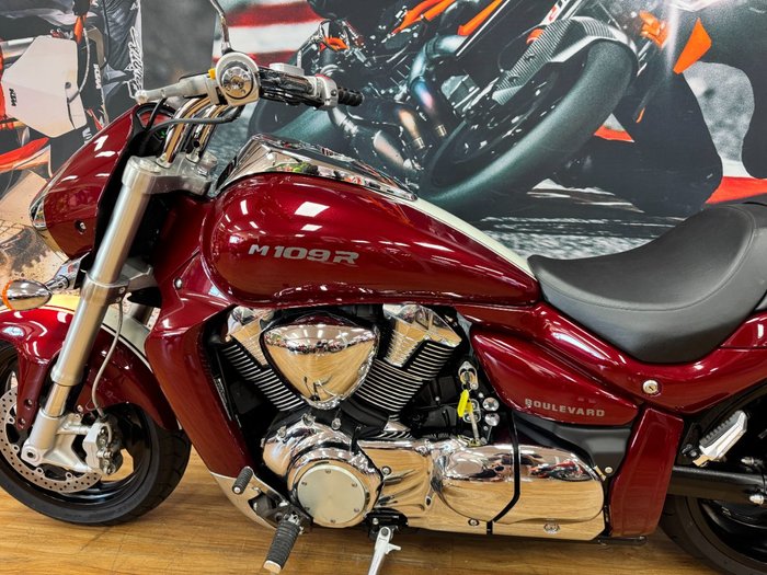 2018 Suzuki VZR 1800 BOULEVARD (M109R) MAROON