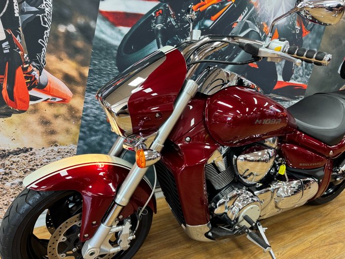 2018 Suzuki VZR 1800 BOULEVARD (M109R) MAROON