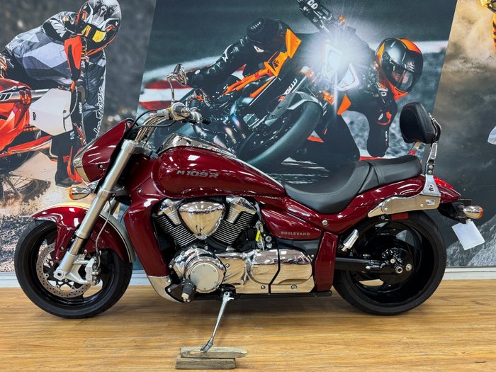 2018 Suzuki VZR 1800 BOULEVARD (M109R) MAROON