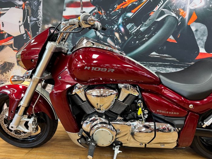 2018 Suzuki VZR 1800 BOULEVARD (M109R) MAROON