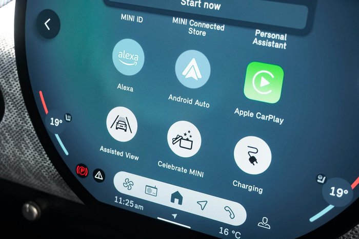 2025 MINI Cooper SE Favoured