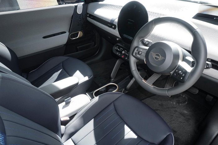 2025 MINI Cooper SE Favoured