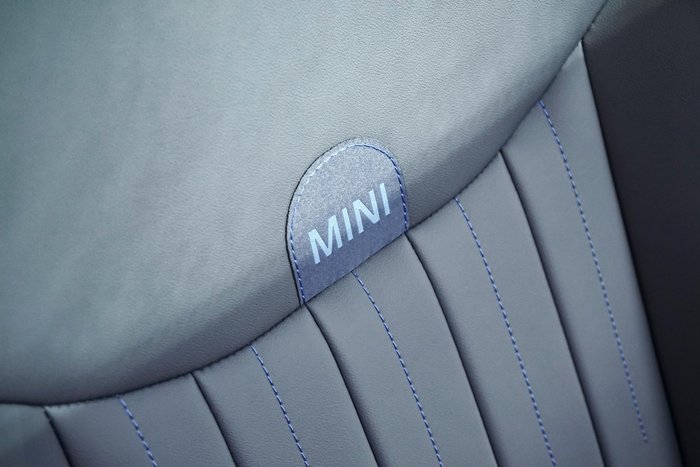 2025 MINI Cooper SE Favoured