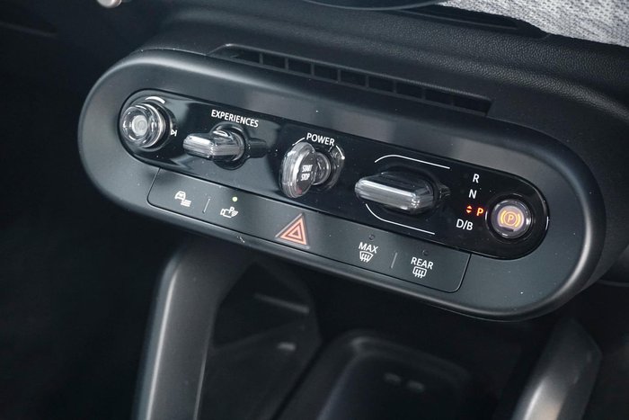 2025 MINI Cooper SE Favoured