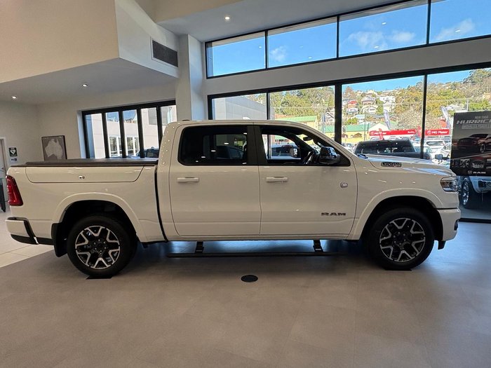 2025 RAM 1500 Laramie Sport Hurricane SO RamBox DT MY25 4X4 Dual Range Bright White