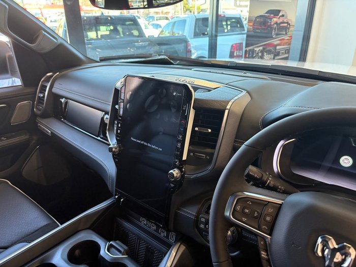 2025 RAM 1500 Laramie Sport Hurricane SO RamBox DT MY25 4X4 Dual Range Bright White