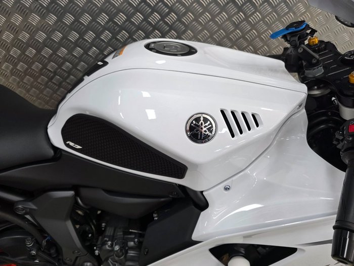 2023 Yamaha YZF-R7LA WHITE
