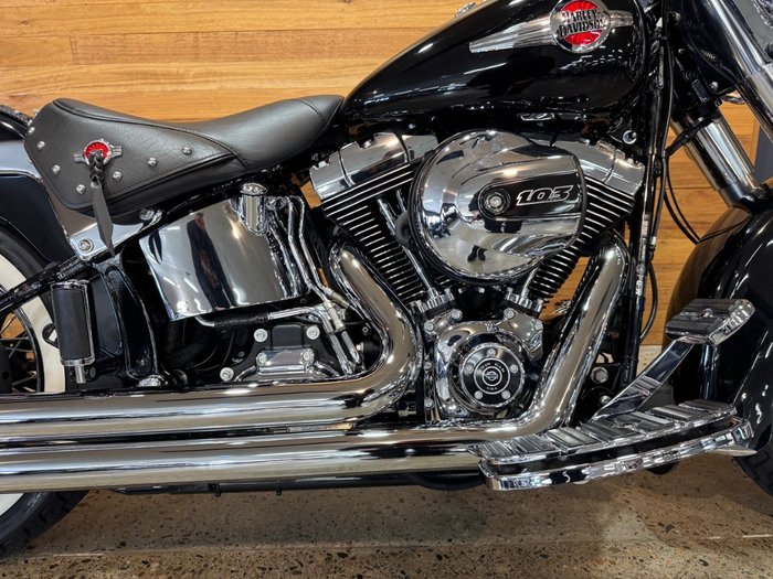 2017 Harley-davidson FLSTC HERITAGE SOFTAIL CLASSIC Black