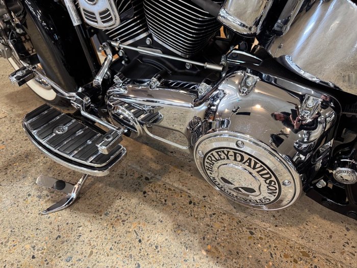 2017 Harley-davidson FLSTC HERITAGE SOFTAIL CLASSIC Black