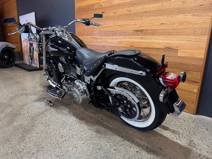 2017 Harley-davidson FLSTC HERITAGE SOFTAIL CLASSIC Black
