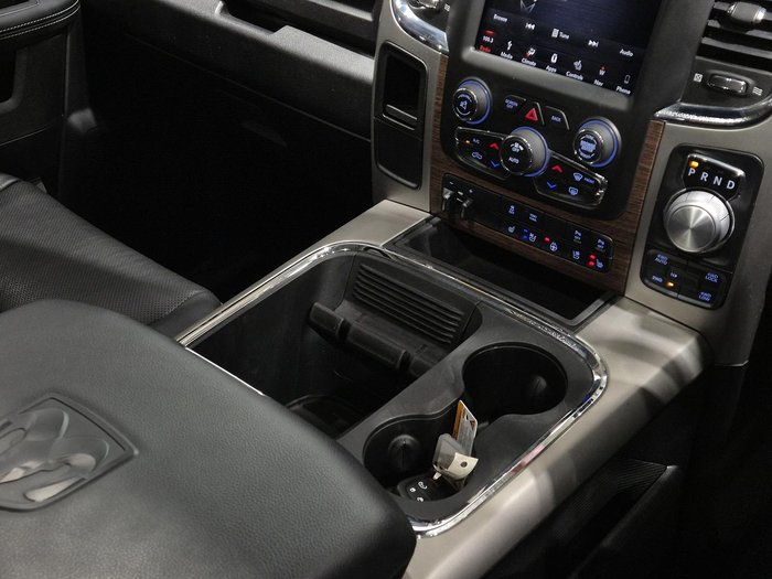 2020 RAM 1500 Laramie DS MY19 4X4 Dual Range Bright White