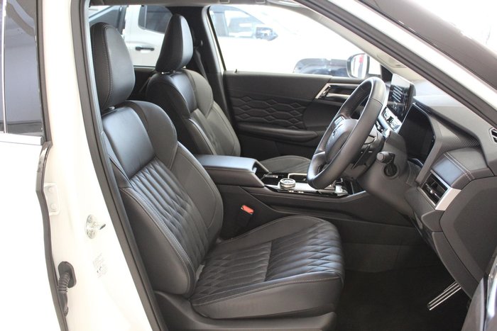 2025 Mitsubishi Outlander Exceed