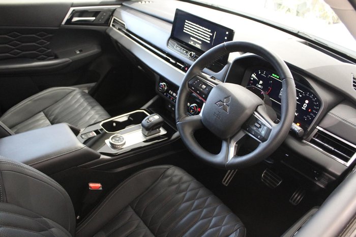 2025 Mitsubishi Outlander Exceed