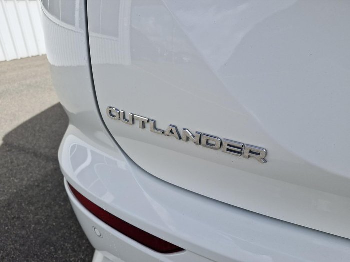 2022 Mitsubishi Outlander LS