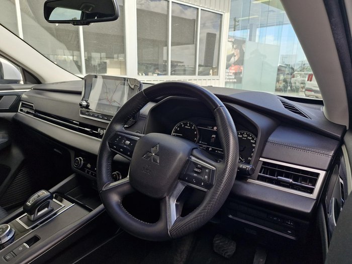 2022 Mitsubishi Outlander LS