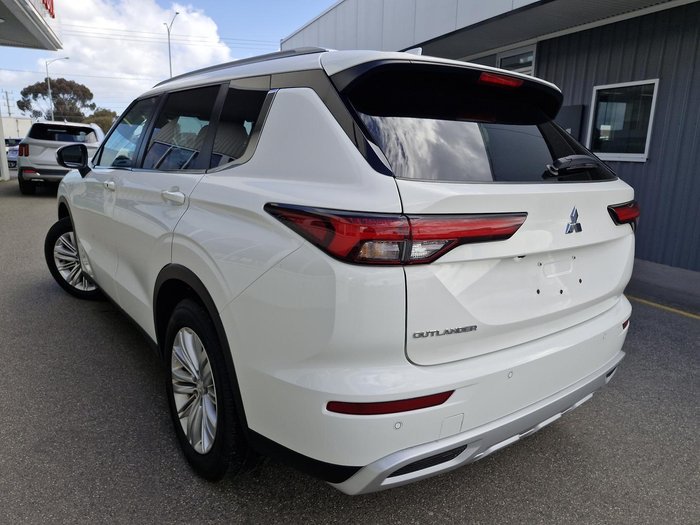 2022 Mitsubishi Outlander LS