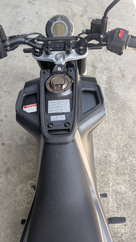 2021 HUSQVARNA SVARTPILEN 401 BLACK/SILVER