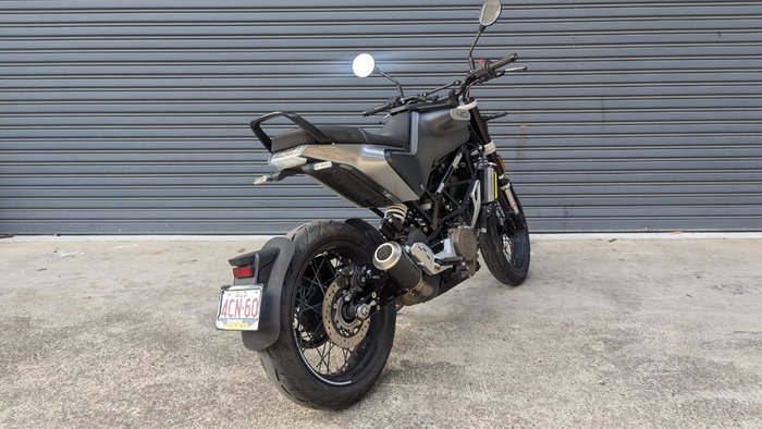 2021 HUSQVARNA SVARTPILEN 401 BLACK/SILVER