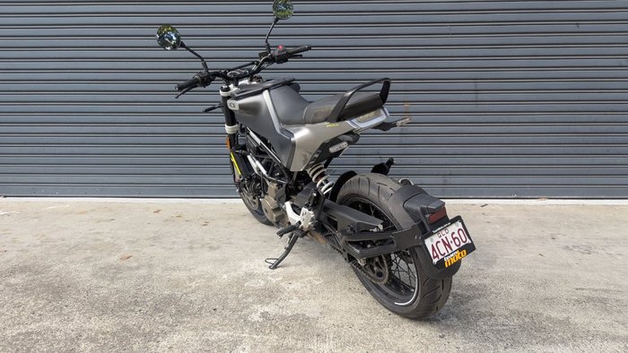 2021 HUSQVARNA SVARTPILEN 401 BLACK/SILVER