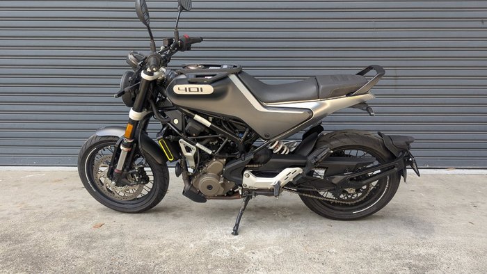 2021 HUSQVARNA SVARTPILEN 401 BLACK/SILVER