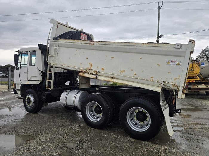 1990 Mitsubishi Tipper