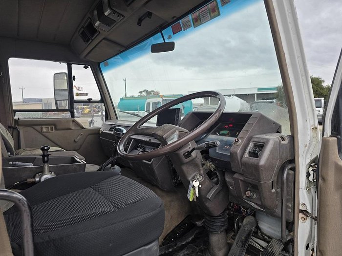 1990 Mitsubishi Tipper