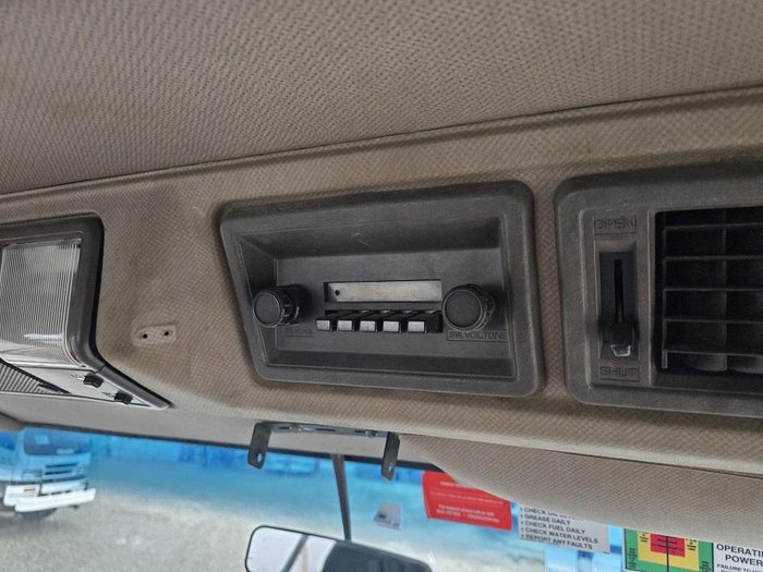 1990 Mitsubishi Tipper