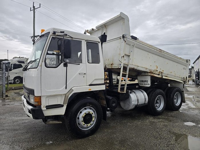1990 Mitsubishi Tipper