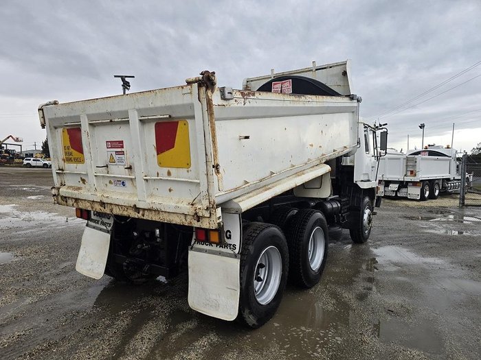 1990 Mitsubishi Tipper