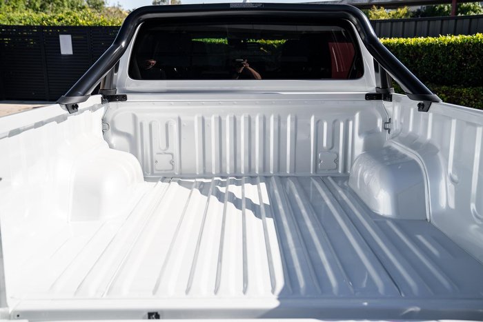 2025 Toyota Hilux SR5 48V GUN126R 4X4 Dual Range Frosted White