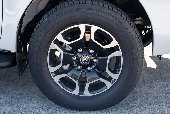2025 Toyota Hilux SR5 48V GUN126R 4X4 Dual Range Frosted White