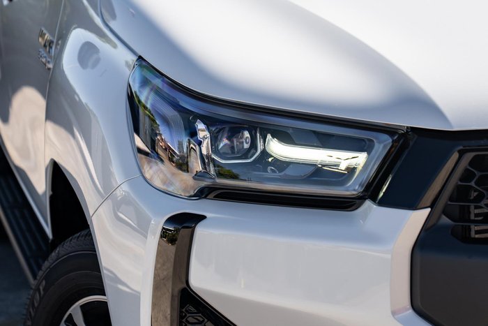 2025 Toyota Hilux SR5 48V GUN126R 4X4 Dual Range Frosted White