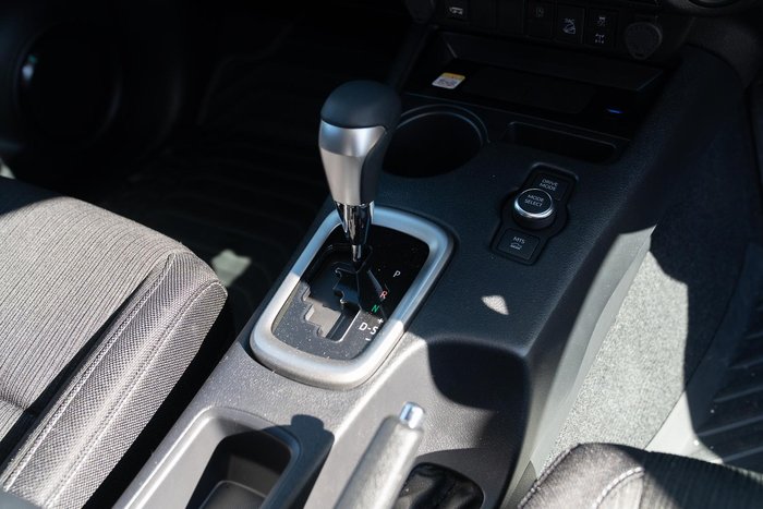 2025 Toyota Hilux SR5 48V GUN126R 4X4 Dual Range Frosted White