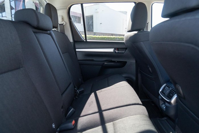 2025 Toyota Hilux SR5 48V GUN126R 4X4 Dual Range Frosted White
