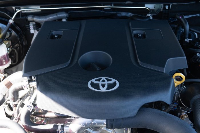 2025 Toyota Hilux SR5 48V GUN126R 4X4 Dual Range Frosted White