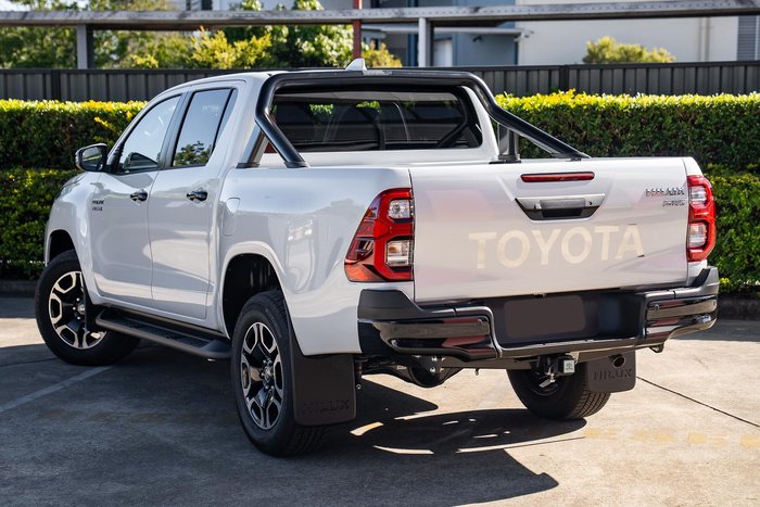 2025 Toyota Hilux SR5 48V GUN126R 4X4 Dual Range Frosted White