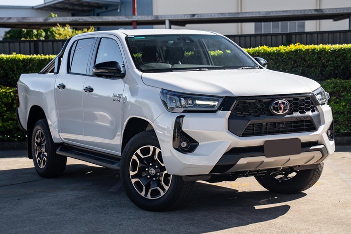 2025 Toyota Hilux SR5 48V GUN126R 4X4 Dual Range Frosted White