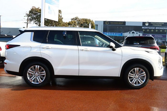 2022 Mitsubishi Outlander LS