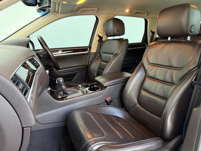 2013 Volkswagen Touareg V6 TDI 7P MY14 Four Wheel Drive Pure White