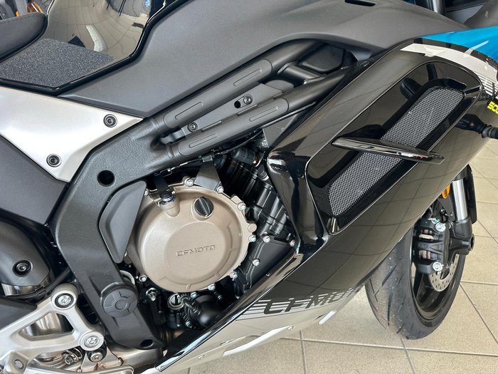 2025 CFMOTO 500 SR Voom SR Blue