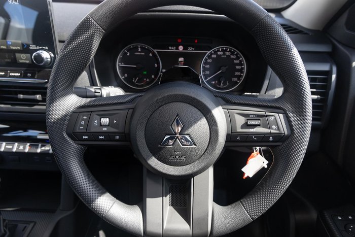 2025 Mitsubishi Triton GLX