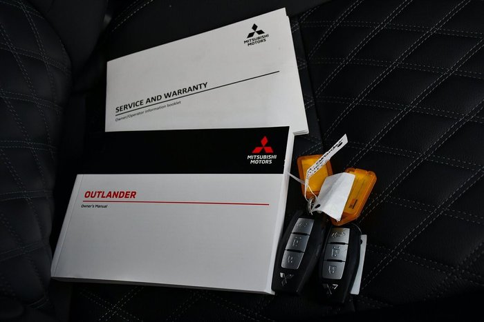 2024 Mitsubishi Outlander Exceed