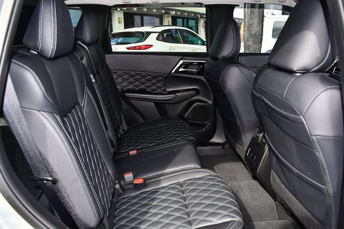 2024 Mitsubishi Outlander Exceed