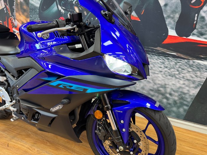 2024 Yamaha YZF-R3 BLUE