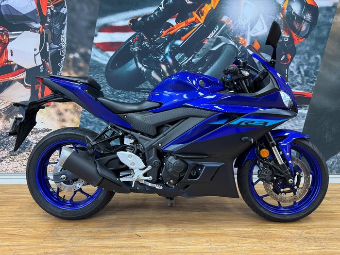 2024 Yamaha YZF-R3 BLUE